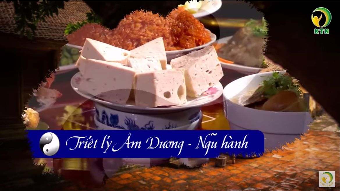 How is the philosophy of yin and yang - the five elements reflected in Vietnamese meals?