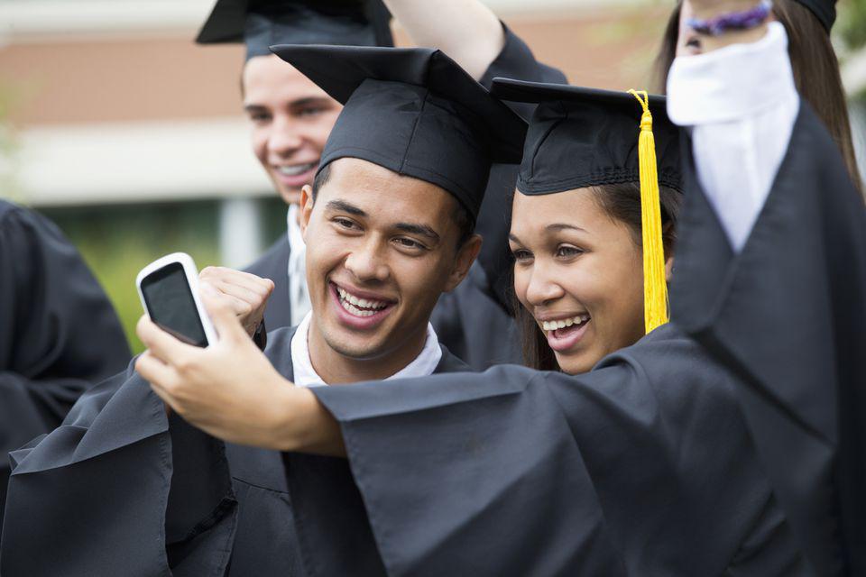 Graduation cap and gown: the meaning of colors