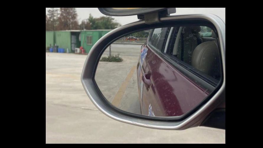 ¿Te sientes seguro al ver el cuerpo del coche en el espejo retrovisor? ¡Incorrecto! Esta es la forma correcta de eliminar los puntos ciegos.