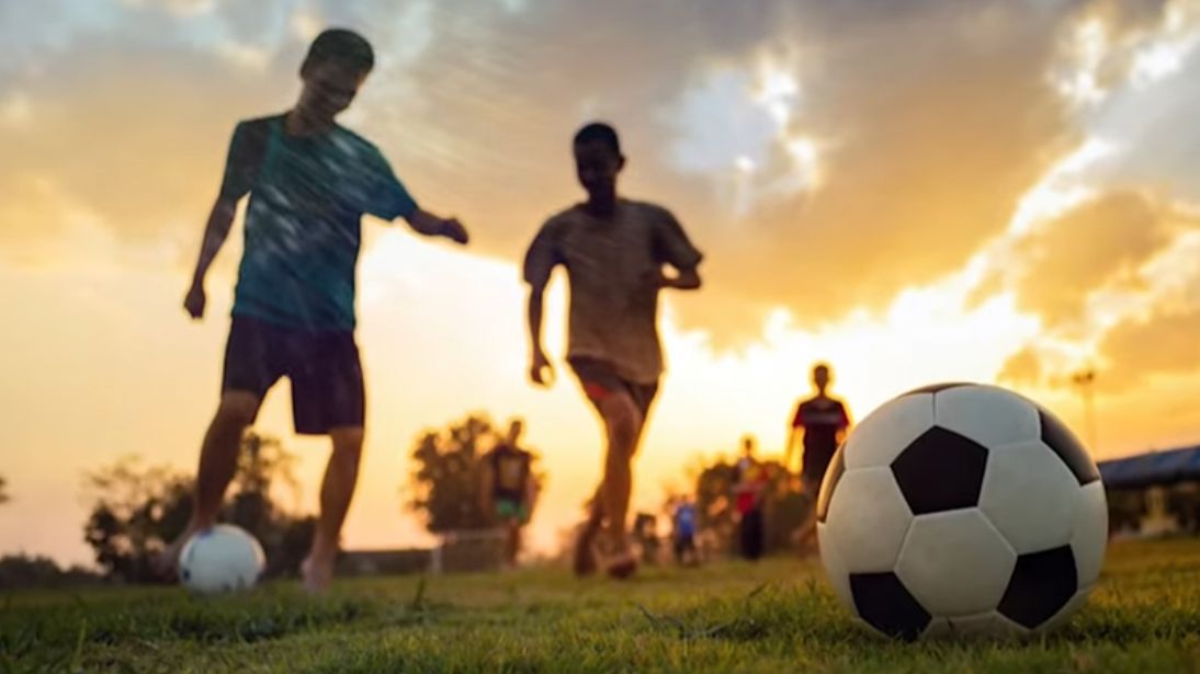 Fotball har opprinnelse i Kina eller England?