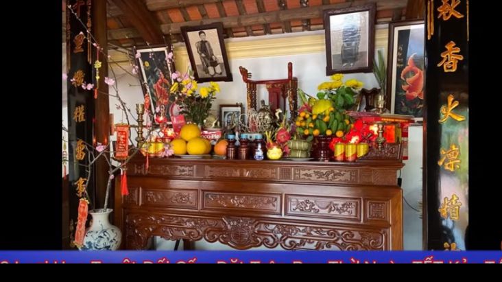 Flowers should not be placed on the altar on Tet holiday
