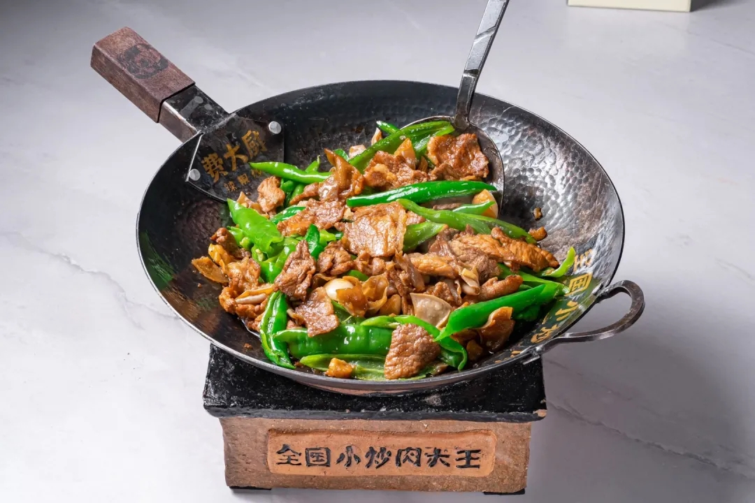 ¿Qué métodos únicos tiene la cocina de Hunan para combatir la constitución de humedad y calor?