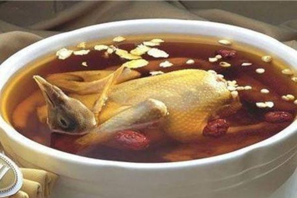 ¿Qué estética gastronómica tienen los platos a lo largo del río que fusionan los sabores de Jiangnan?